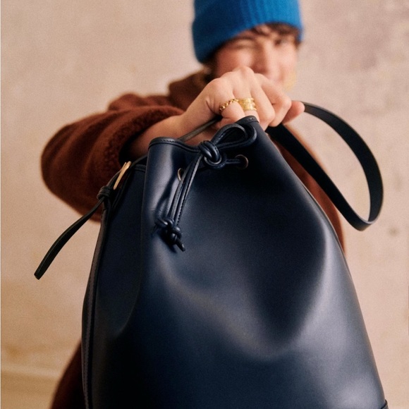 Sezane Maxi Farrow Bucket Bag NWOT NAVY - Picture 2 of 15